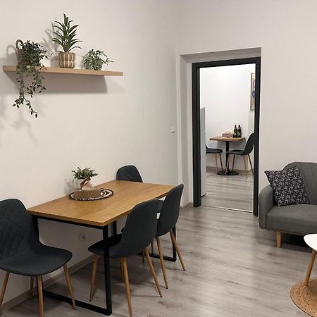 Apartmany Na Trojce Жатец Екстер'єр фото
